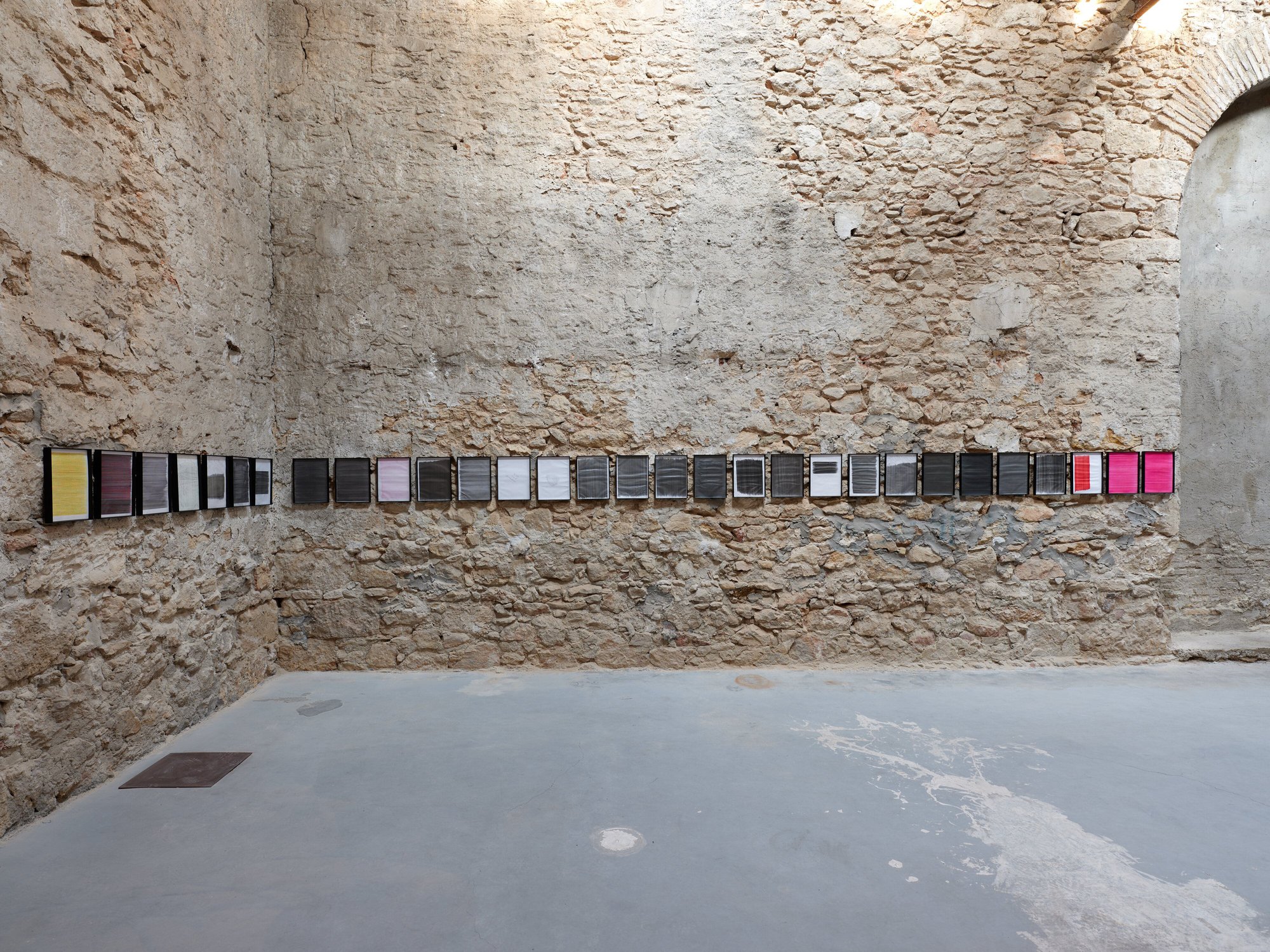 Banu Cennetoğlu, Installation view, için için, Sylvia Kouvali, Piraeus, 2024.